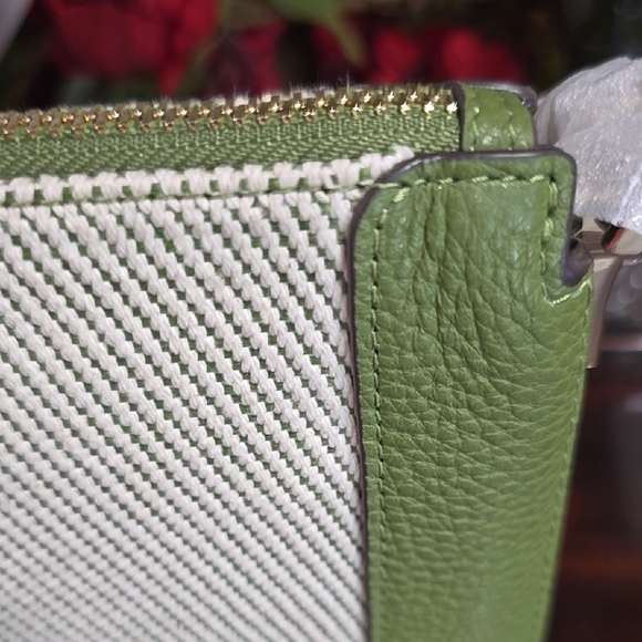 Kate Spade Elegant Green and Cream Crossbody Bag - Picture 7 of 9